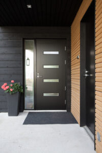 Talon ulko.-ovi musta neljällä vaaka lasiaukolla