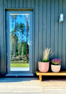 tummanharmaa kokolasinen terassin ulko-ovi