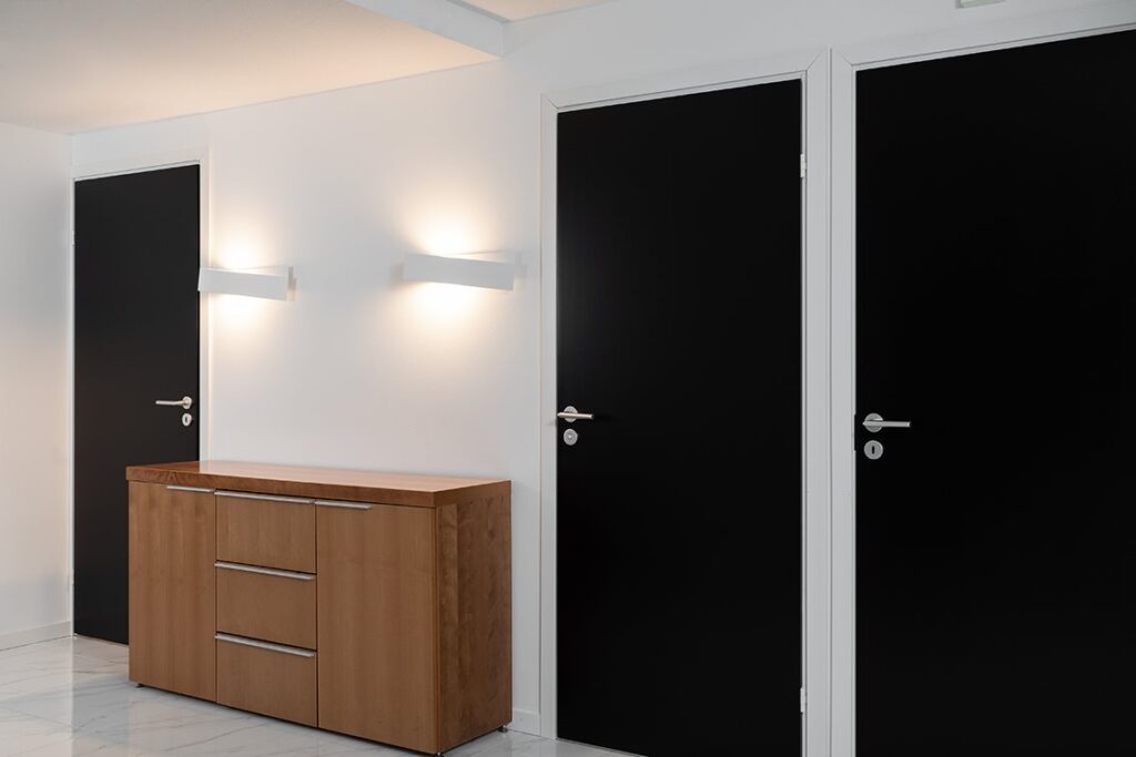 Mustissa ovissa hoppe stockholm alumiini painikeet